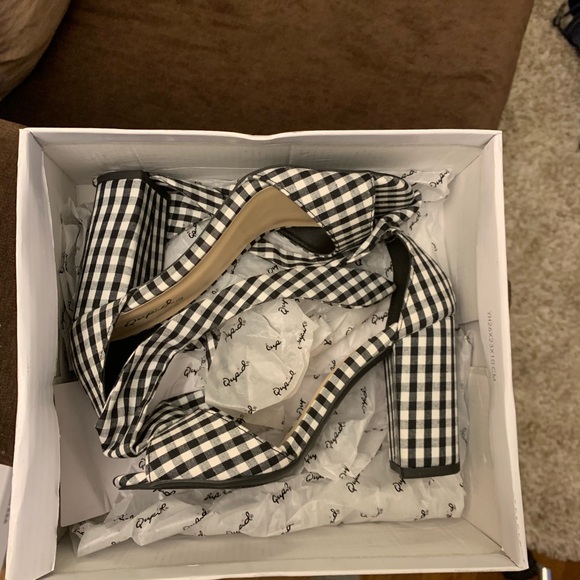 Checkered Block Heel. Size 5.5. Brand New! - Picture 4 of 6